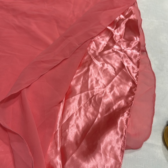 (T4)Serena London chiffon dress in coral with beaded lace and sequin embroide 14 - Picture 11 of 14